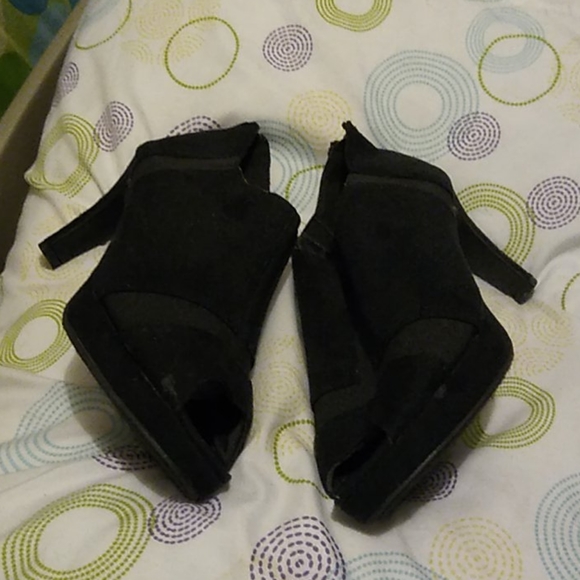 Heels - Picture 3 of 4